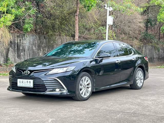 Toyota Camry 2023 — фото 1