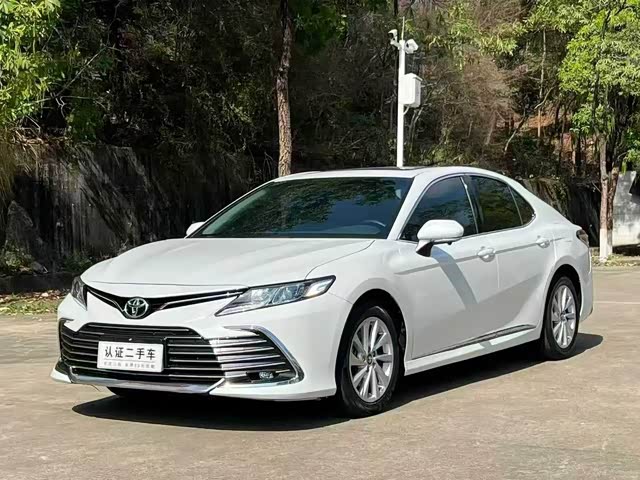 Toyota Camry 2022 — фото 1