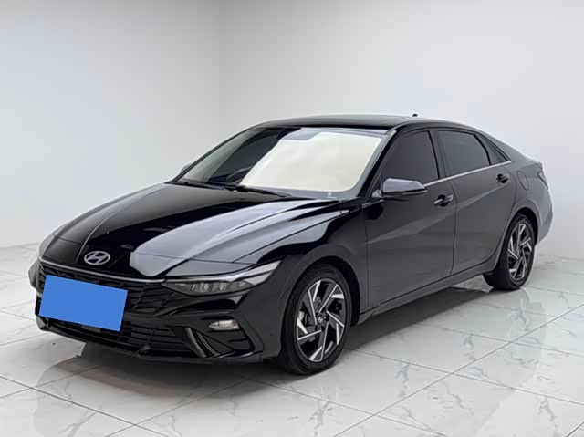 Hyundai Elantra 2023 — фото 1