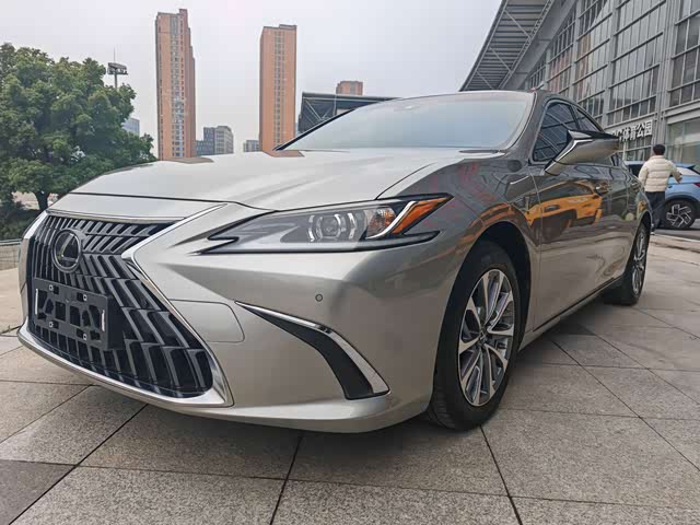 Lexus Lexus ES 2023 — фото 1