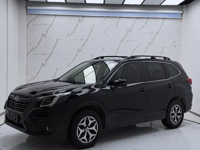 Subaru Forester 2022 — фото 1