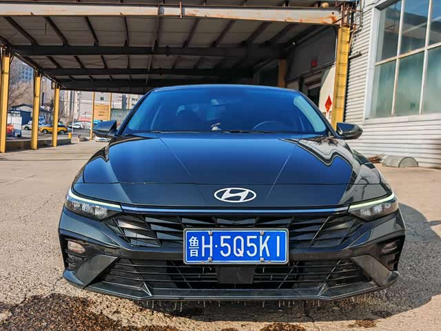 Hyundai Elantra 2023 — фото 1