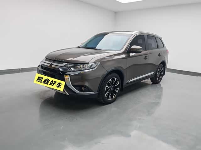 Mitsubishi Outlander 2020 — фото 1