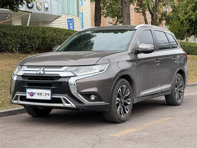 Mitsubishi Outlander 2020 — фото 1