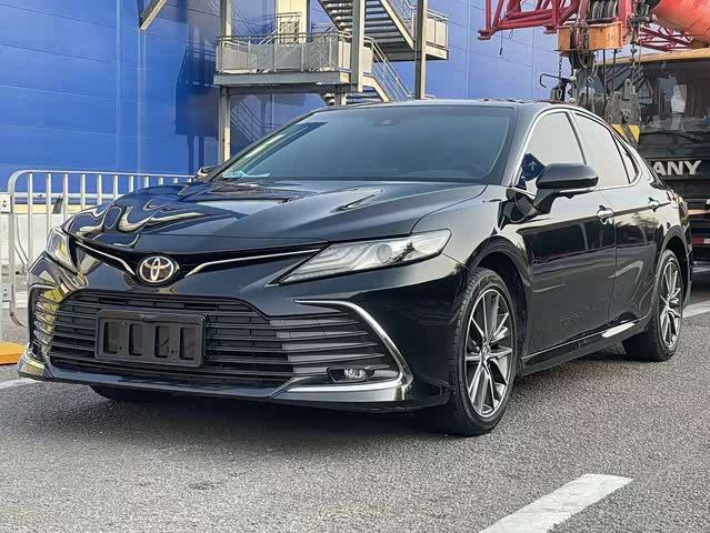 Toyota Camry 2021 — фото 1