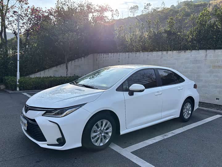 Toyota Corolla 2022 — фото 1