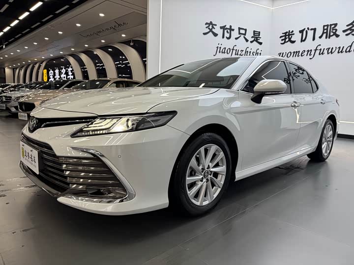Toyota Camry 2021 — фото 1