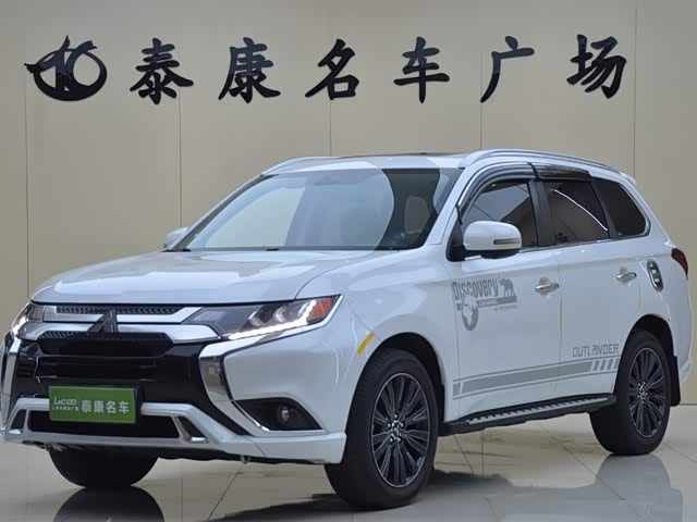 Mitsubishi Outlander 2021 — фото 1