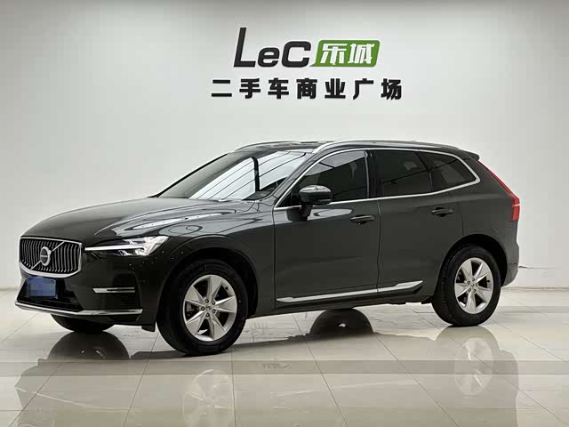 Volvo XC60 2022 — фото 1