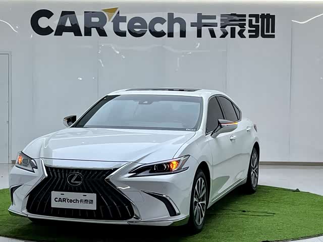 Lexus ES 2023 — фото 1