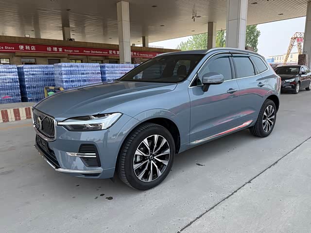 Volvo XC60 2023 — фото 1