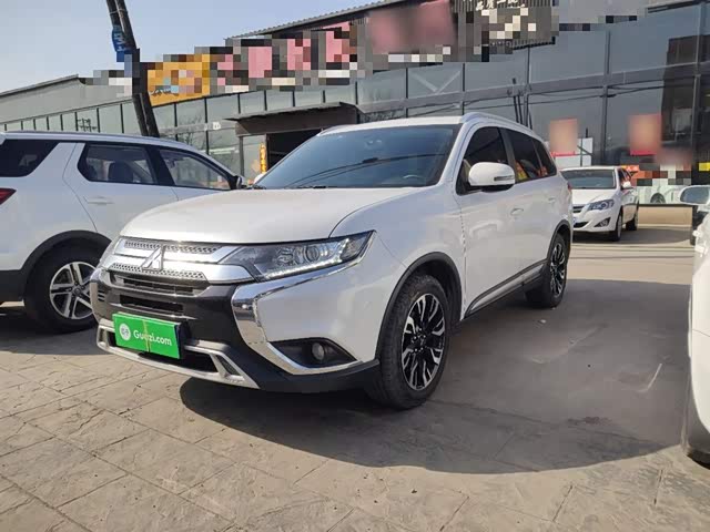 Mitsubishi Outlander 2020 — фото 1