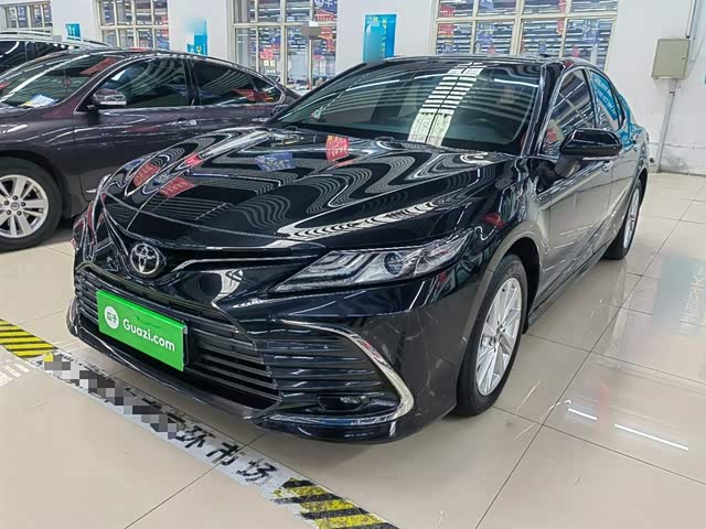 Toyota Camry 2021 — фото 1
