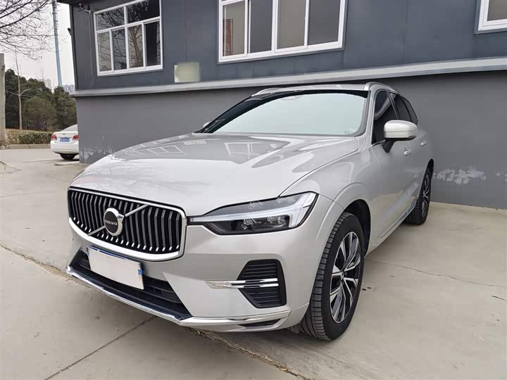 Volvo XC60 2023 — фото 1