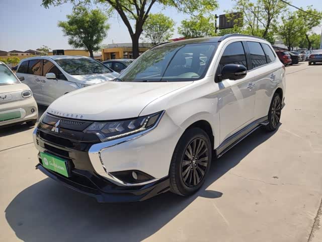 Mitsubishi Outlander 2021 — фото 1