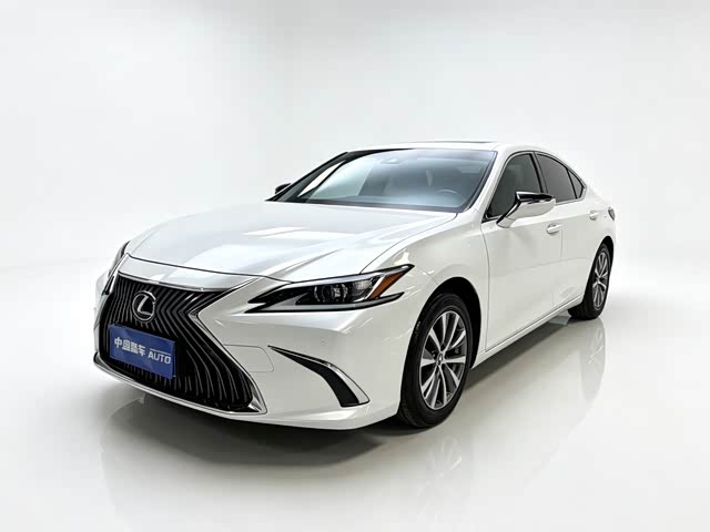 Lexus ES 2020 — фото 1