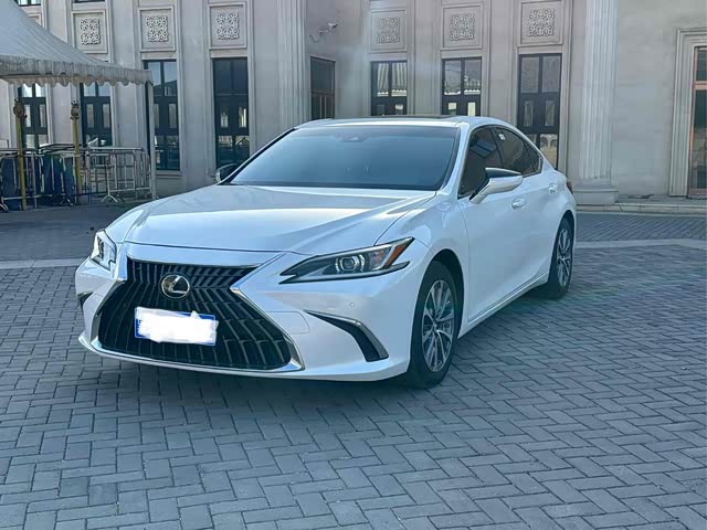 Lexus ES 2023 — фото 1