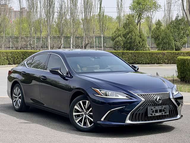 Lexus ES 2020 — фото 1