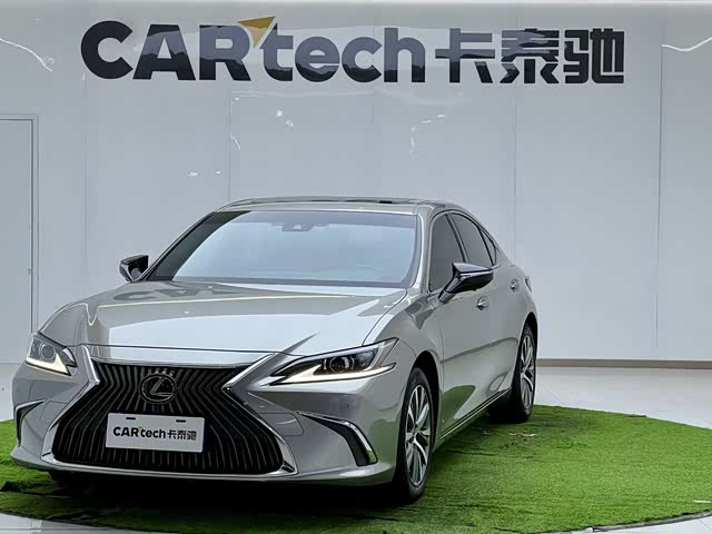 Lexus ES 2020 — фото 1