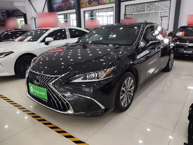 Lexus ES 2023 — фото 1