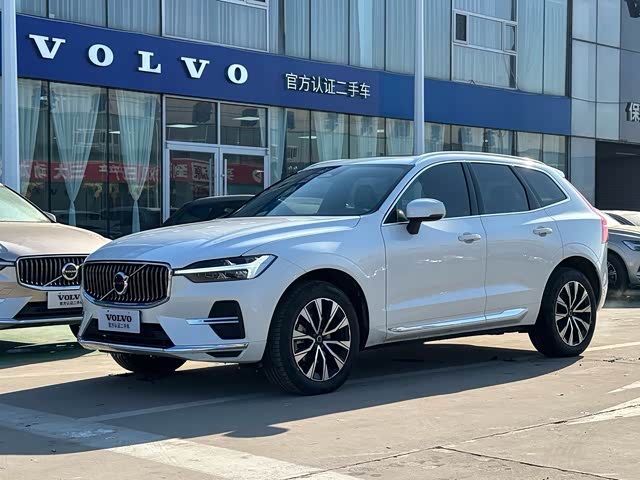 Volvo XC60 2023 — фото 1
