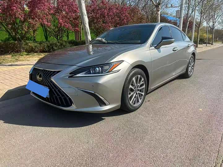 Lexus ES 2024