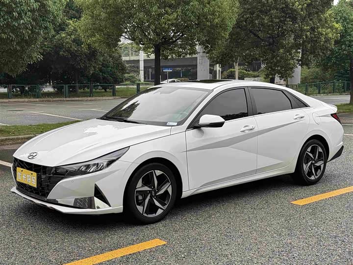 Hyundai Elantra 2022