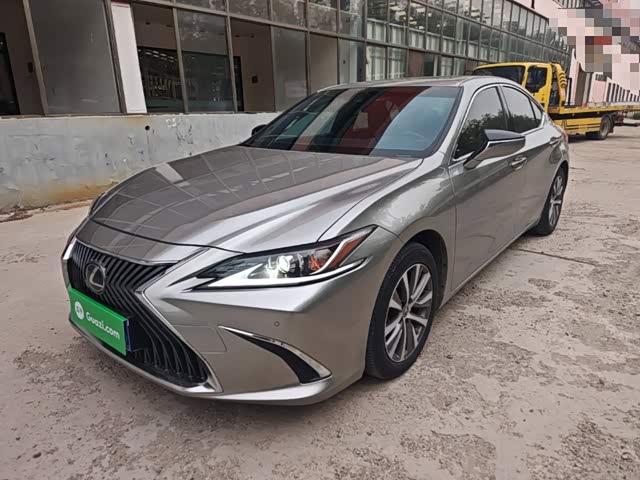 Lexus ES 2020 — фото 1