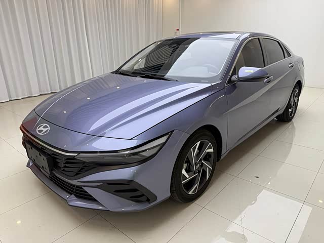 Hyundai Elantra 2023 — фото 1