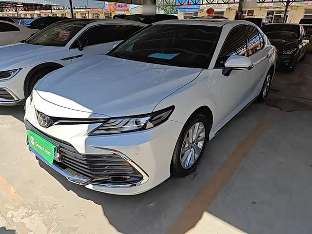 Toyota Camry 2023 — фото 1