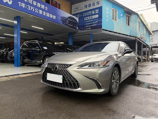 Lexus ES 2023 — фото 1
