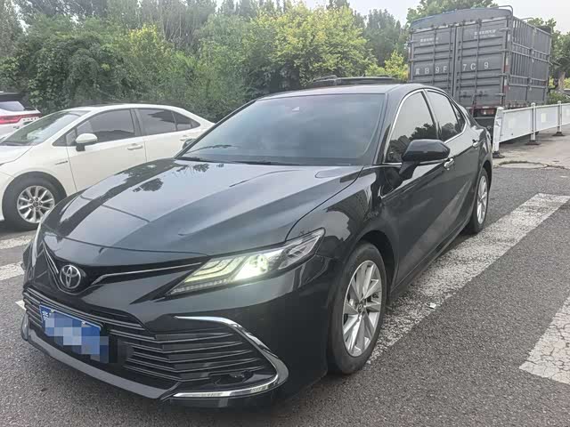 Toyota Camry 2021 — фото 1