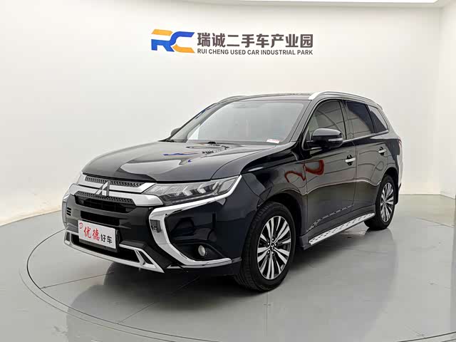 Mitsubishi Outlander 2021 — фото 1