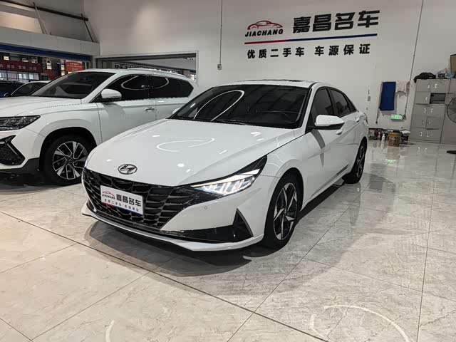 Hyundai Elantra 2022 — фото 1