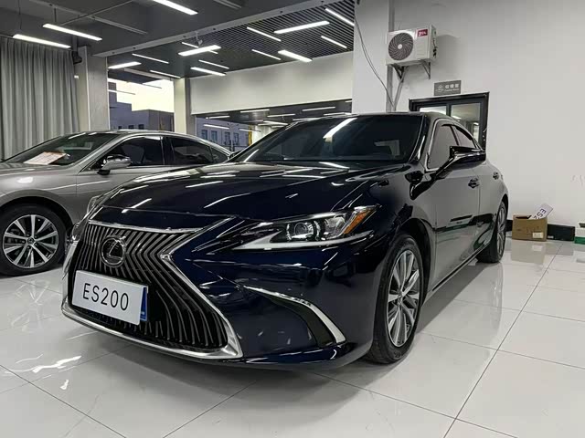 Lexus ES 2020 — фото 1