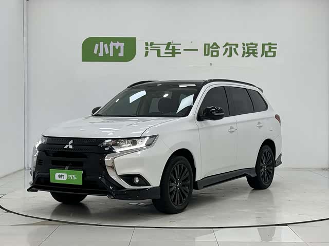 Mitsubishi Outlander 2021 — фото 1