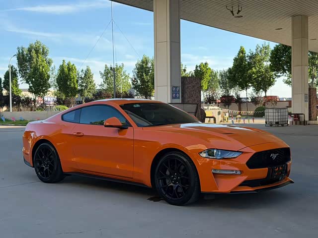 Ford Mustang 2021 — фото 1