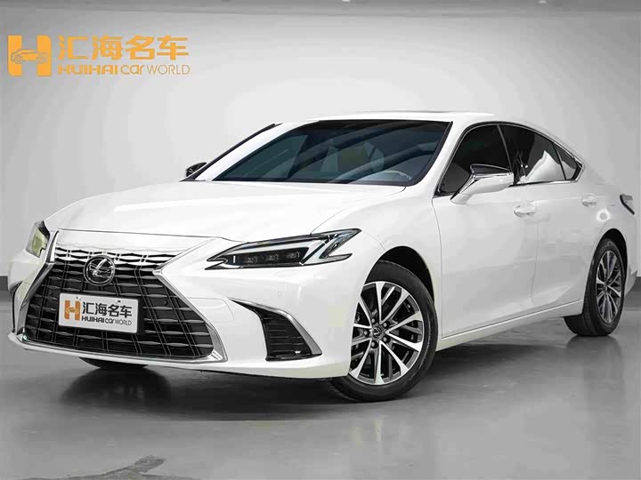 Lexus ES 2025