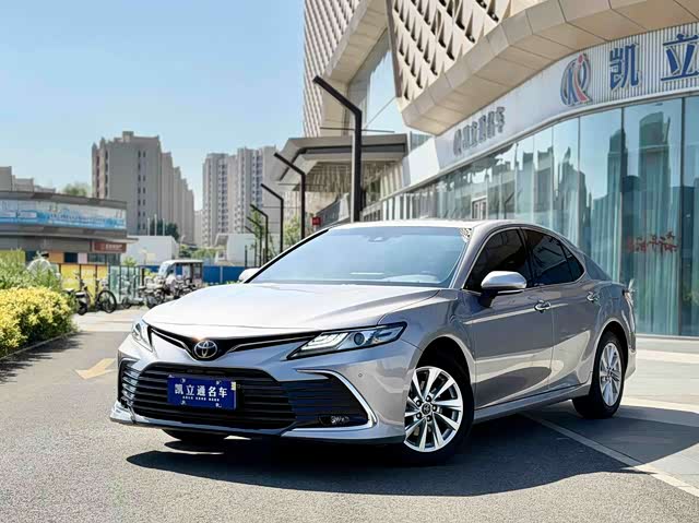 Toyota Camry 2023 — фото 1