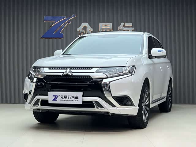 Mitsubishi Outlander 2021 — фото 1