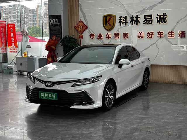 Toyota Camry 2021 — фото 1