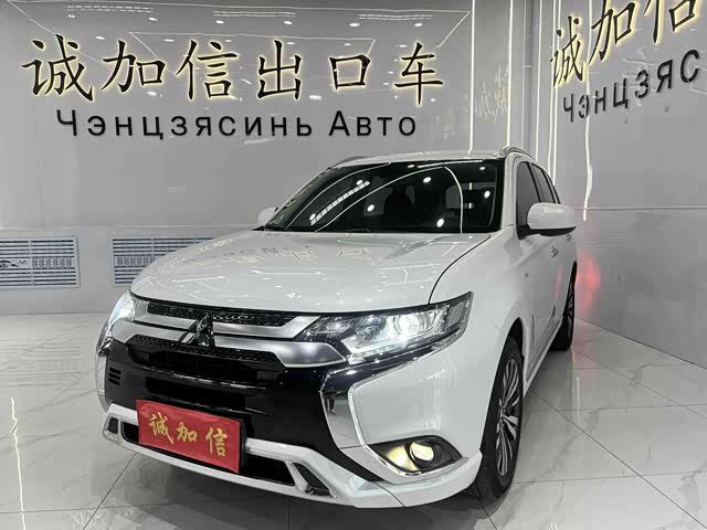 Mitsubishi Outlander 2021 — фото 1