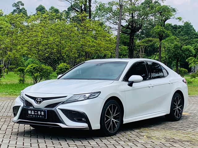 Toyota Camry 2021 — фото 1