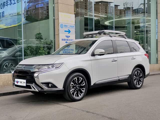 Mitsubishi Outlander 2020 — фото 1