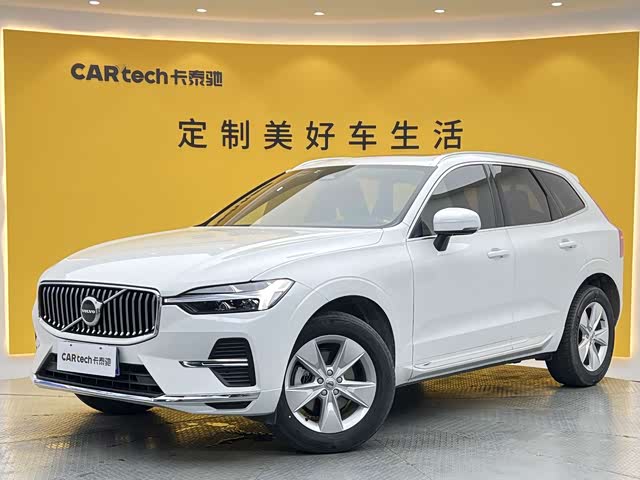Volvo XC60 2022 — фото 1