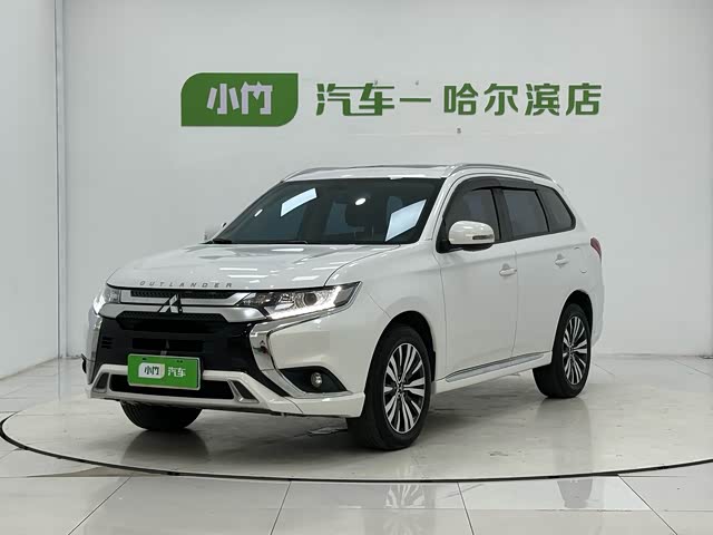 Mitsubishi Outlander 2021 — фото 1