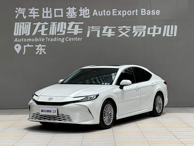 Toyota Camry 2024 — фото 1