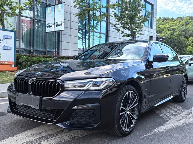 BMW 5 Series 2021 — фото 1