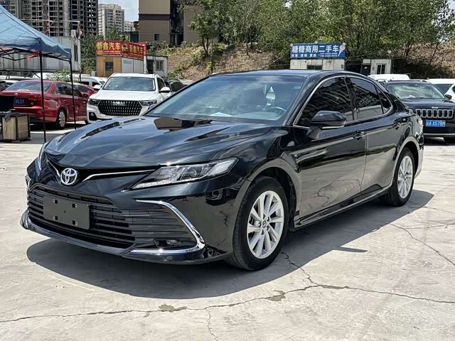 Toyota Camry 2023 — фото 1