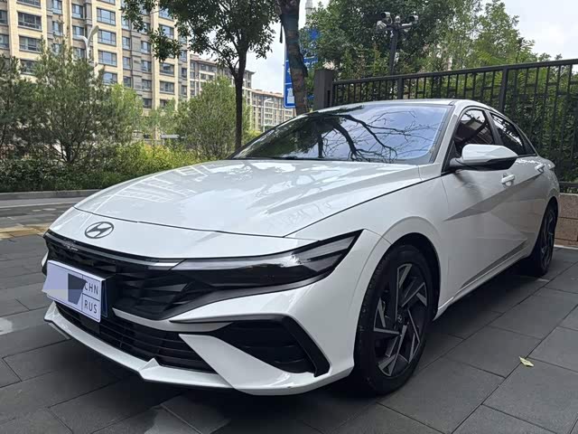 Hyundai Elantra 2023 — фото 1